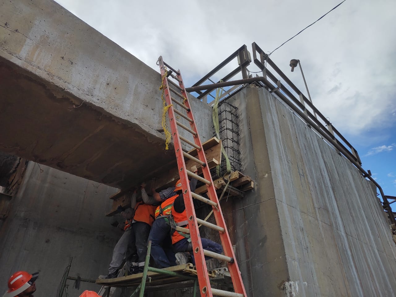 Intervención en muro de concreto