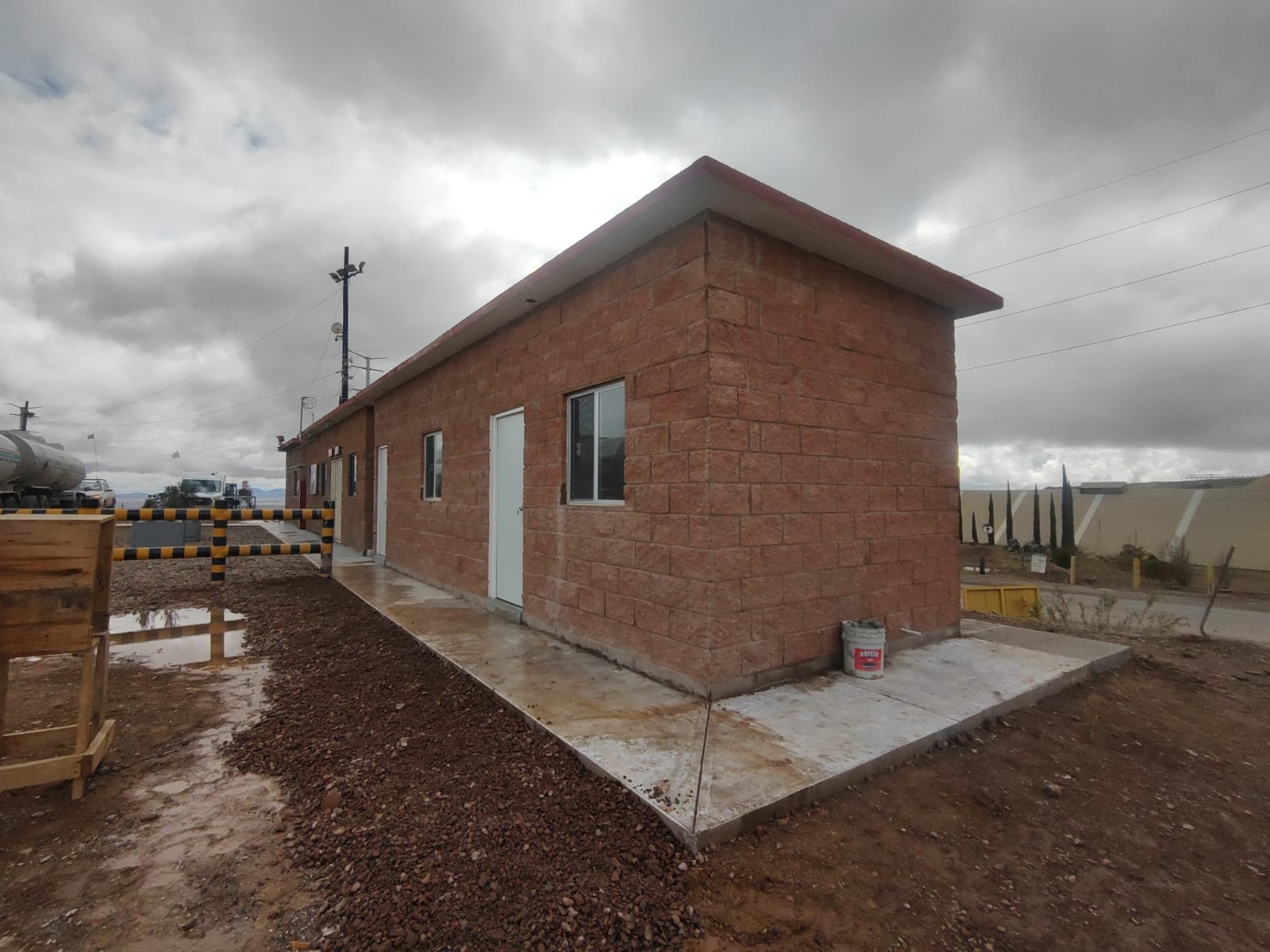 Caseta de block terminada en campo